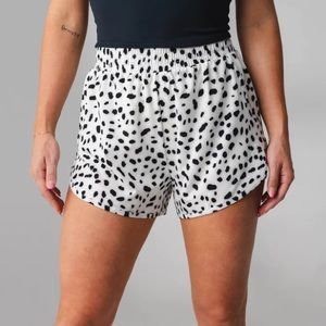 NWT Vitality Breeze Run Short - Snow Leopard - Large
